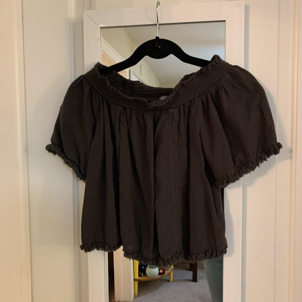 Olive green American eagle off the shoulder top. Size small